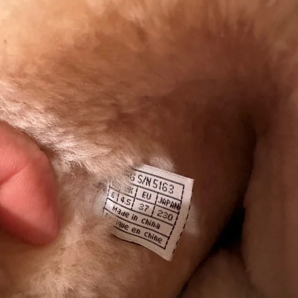 Ugg lace up boots - Picture 5 of 5